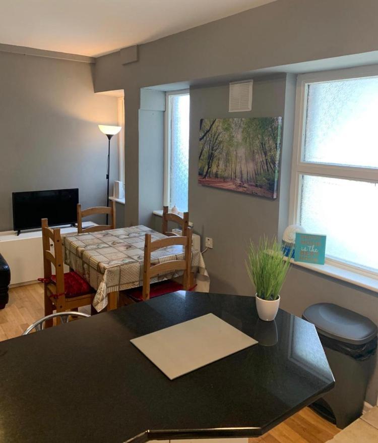 גלוואיי Cheap Budget Accommodation מראה חיצוני תמונה