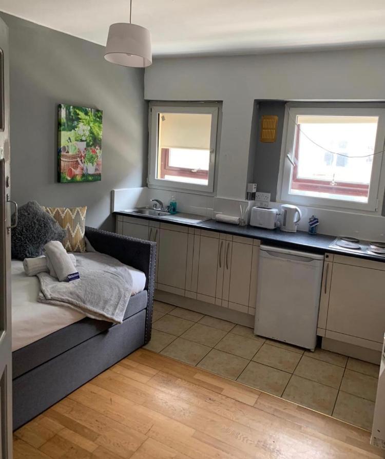 גלוואיי Cheap Budget Accommodation מראה חיצוני תמונה