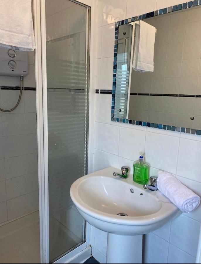 גלוואיי Cheap Budget Accommodation מראה חיצוני תמונה
